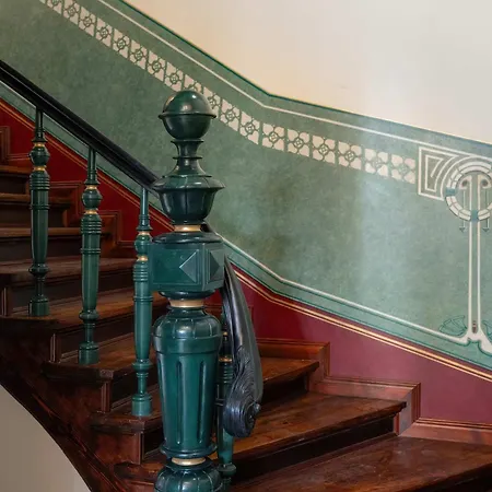 Bright Near The Zoo And Mtp By Renters Apartment